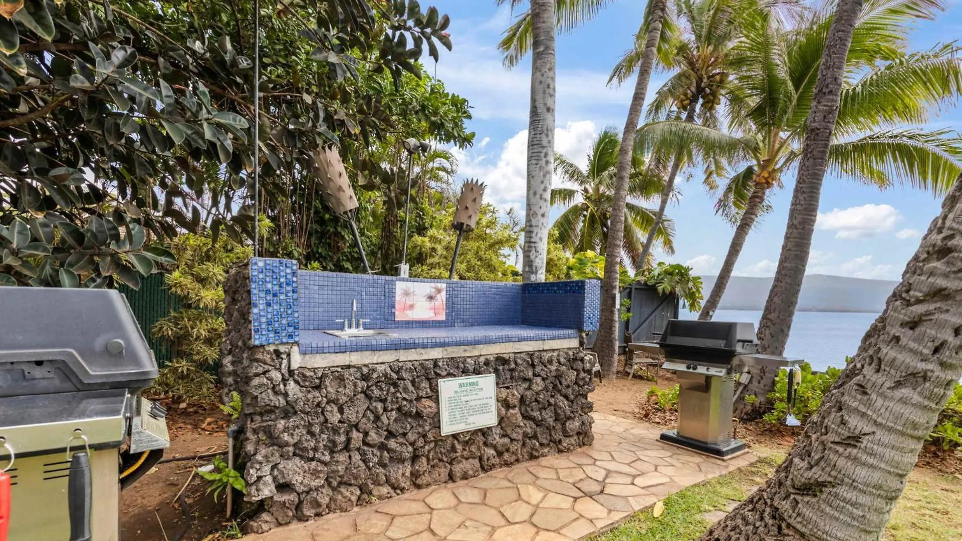 Oceanfront Condo With Heated Pool Hot Tub & Lanai Wailuku Holiday home