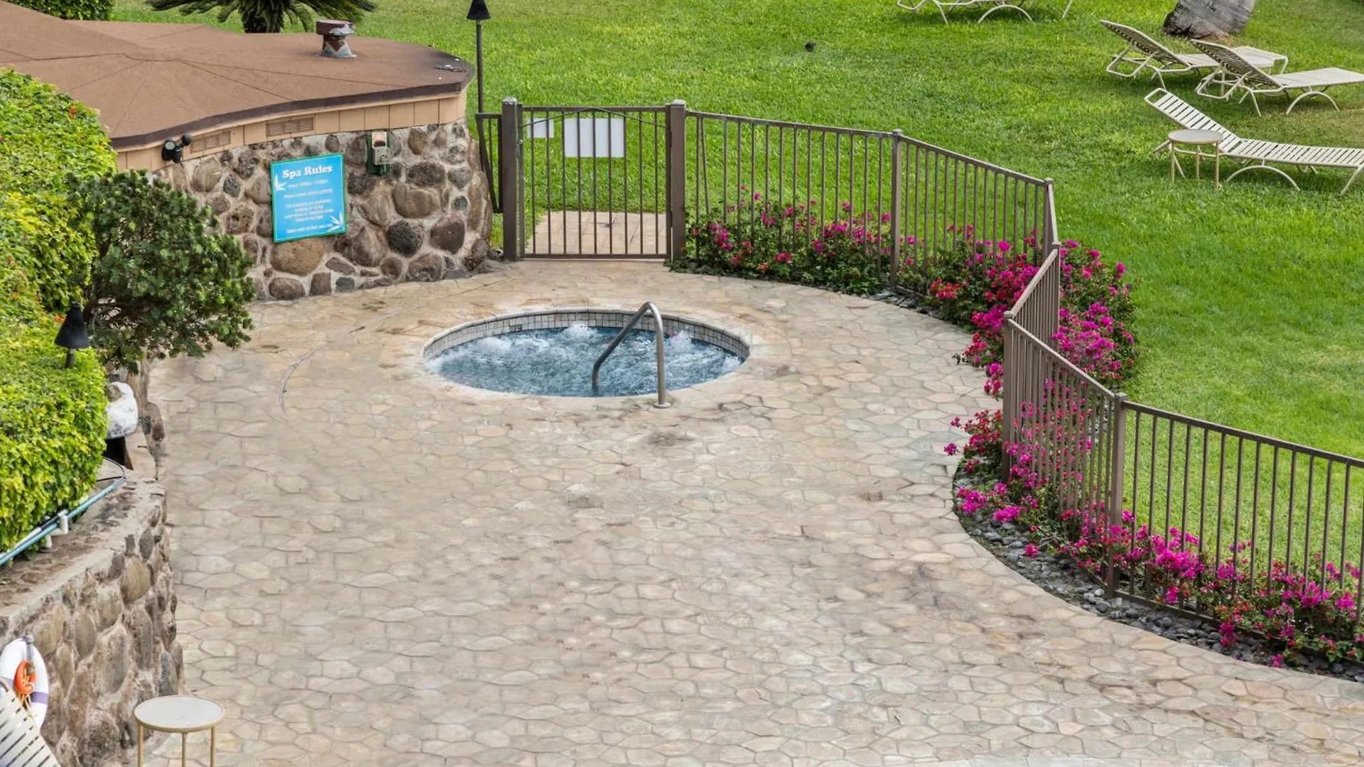 Holiday home Oceanfront Condo With Heated Pool Hot Tub & Lanai Wailuku
