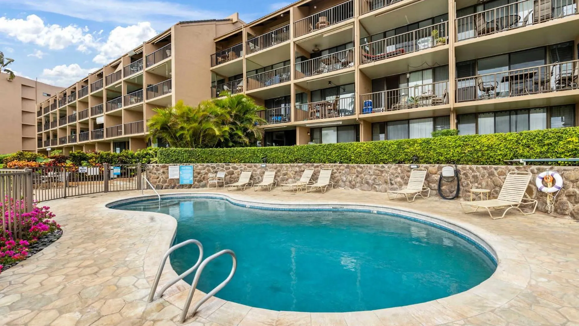 Holiday home Oceanfront Condo With Heated Pool Hot Tub & Lanai Wailuku