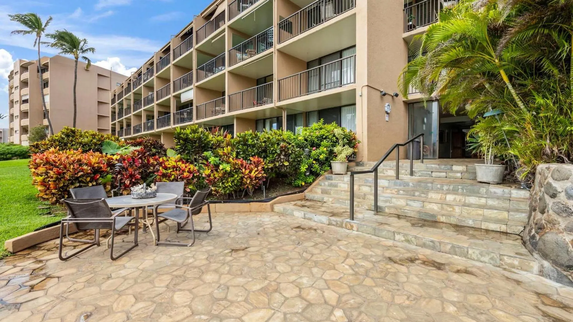 Oceanfront Condo With Heated Pool Hot Tub & Lanai Wailuku United States