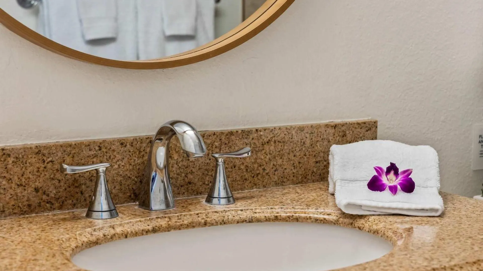Oceanfront Condo With Heated Pool Hot Tub & Lanai Wailuku United States