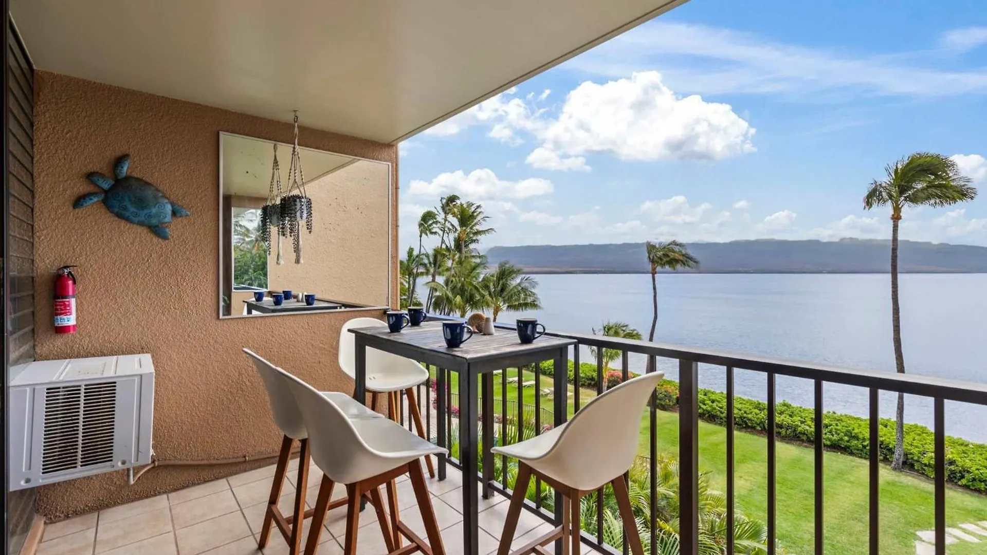 Oceanfront Condo With Heated Pool Hot Tub & Lanai Wailuku Holiday home